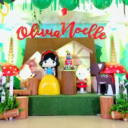 Olivia's Snow White birthday party - SNOWHITE AND THE SEVEN DWARFS THEMED PARTY