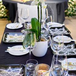 Monochrome Dinner party - Monochrome 