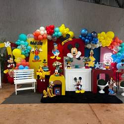 La increíble fiesta de Mickey mouse de GASTÓN  - Mickey Mouse / y sus amigos